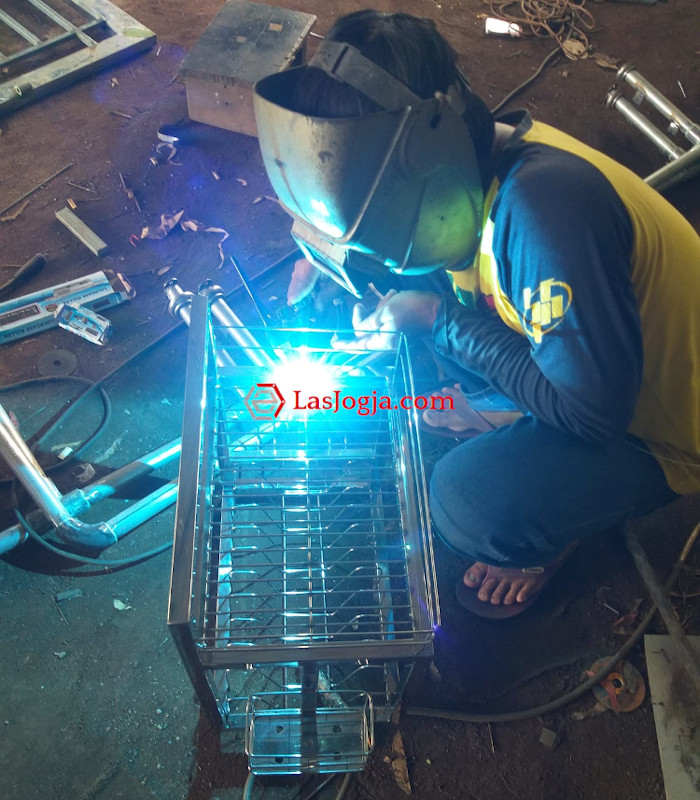 Proses produksi rak piring dari stainless steel