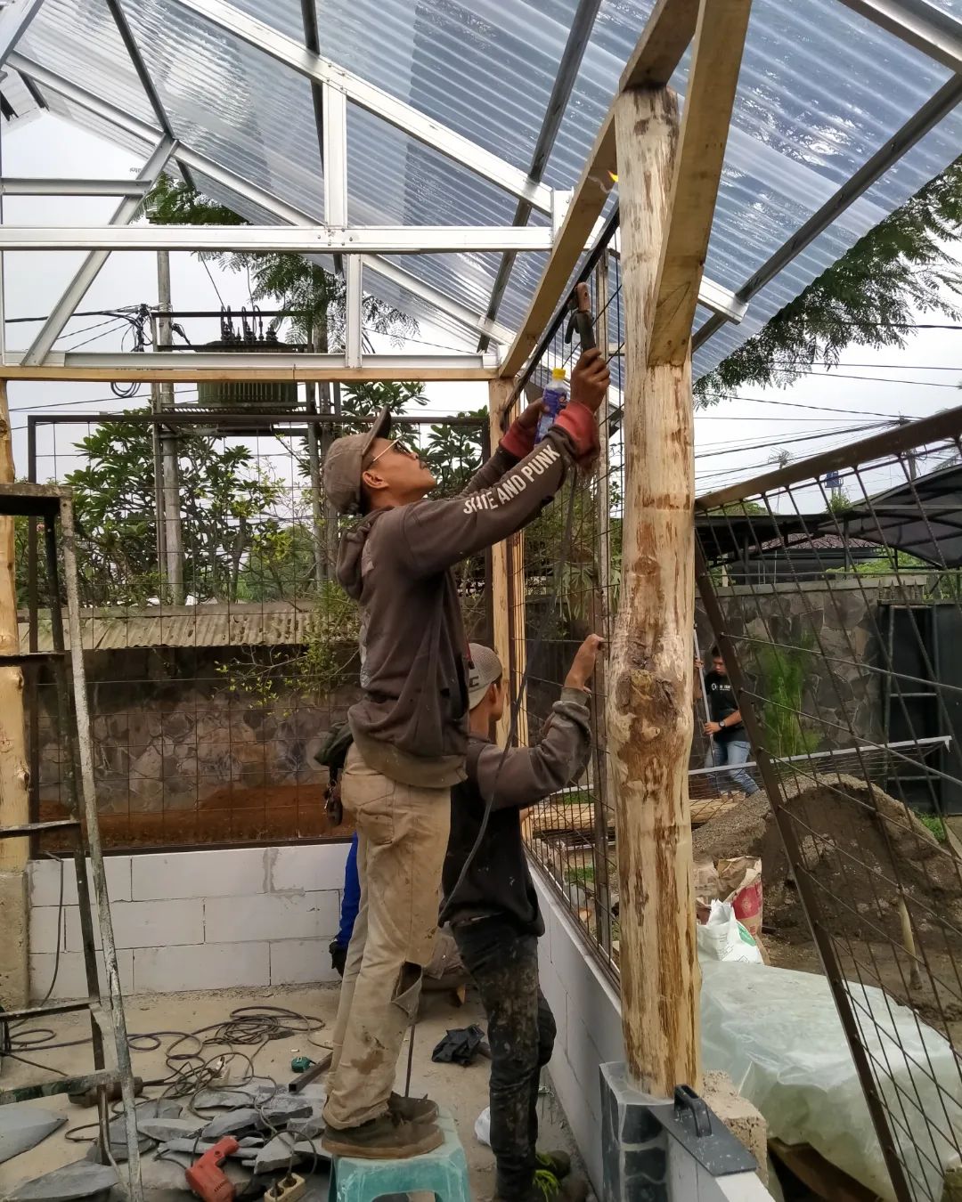 Konstruksi Greenhouse Baja Ringan 