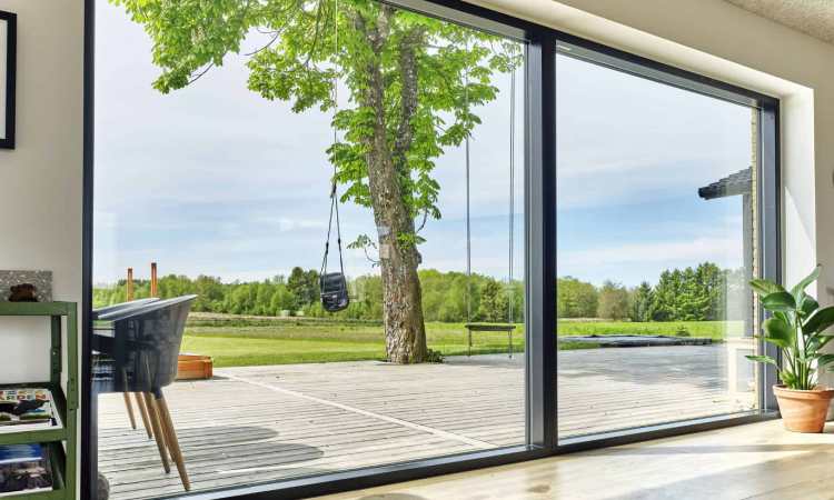 Fixed glass frame, Sumber: hawkeyewindows.com