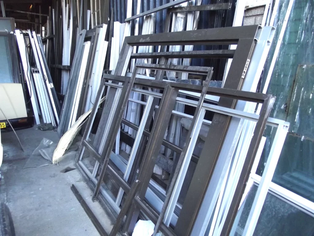 Proses produksi kusen aluminium HP Metal. Sumber Produsenkusenalumunium