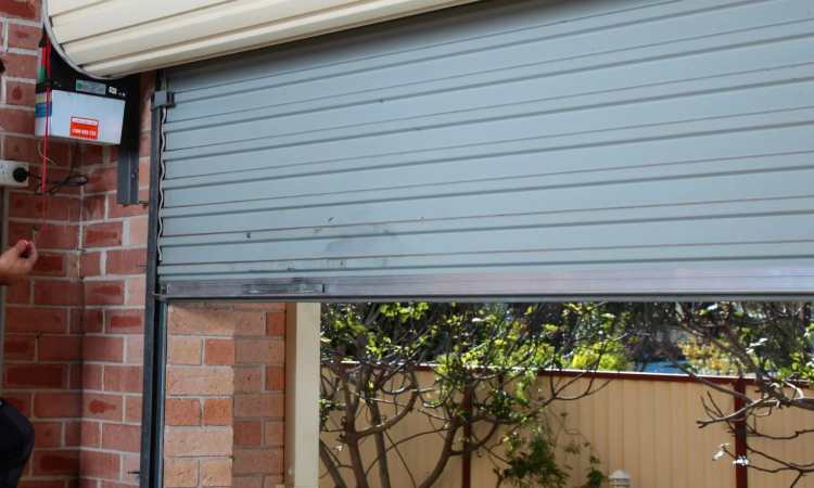 Rolling door otomatis, Sumber: automaticgaragesolutions.com.au
