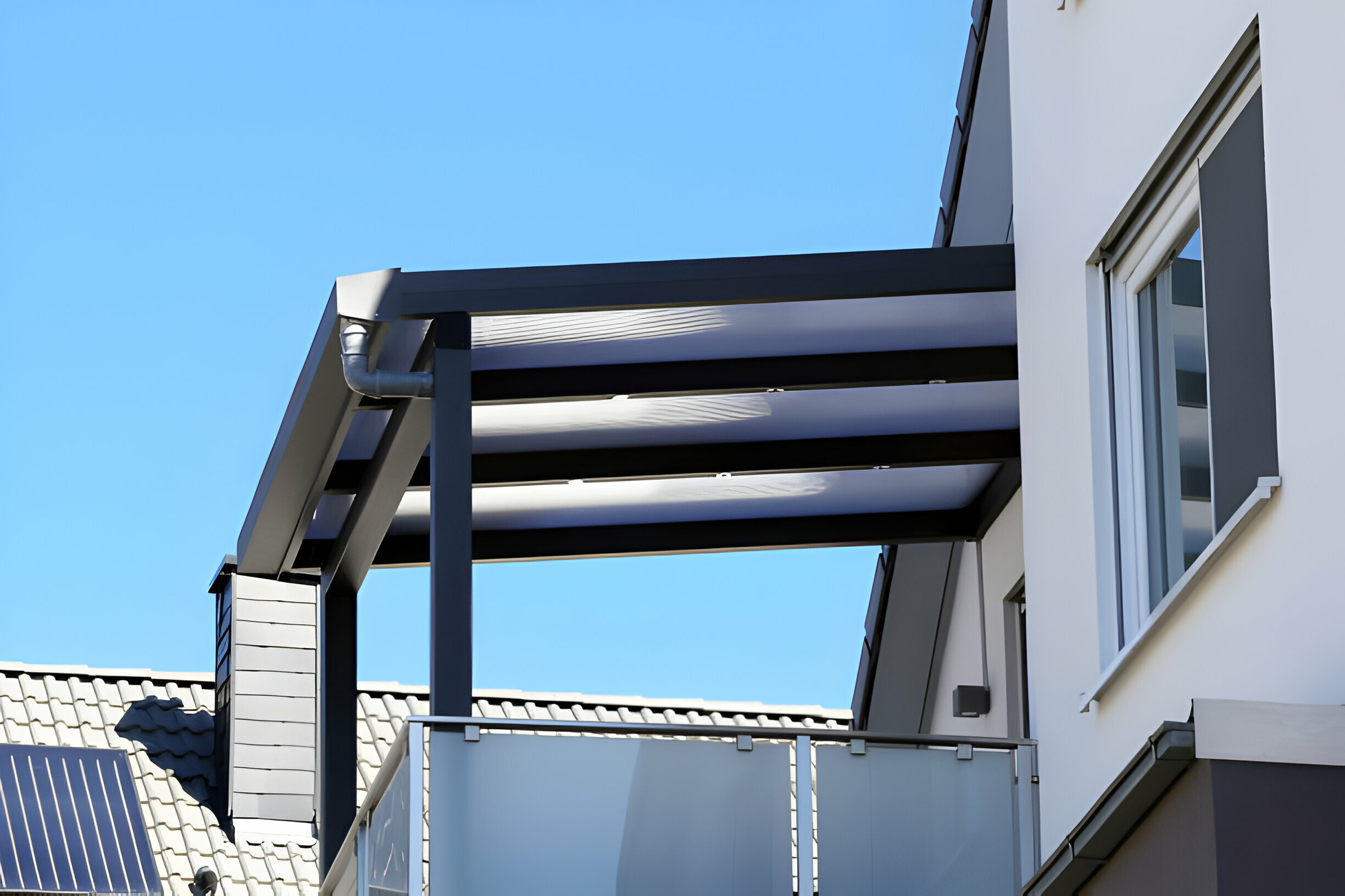 Penting! 5 Manfaat Memasang Kanopi Balkon Di Rumah 