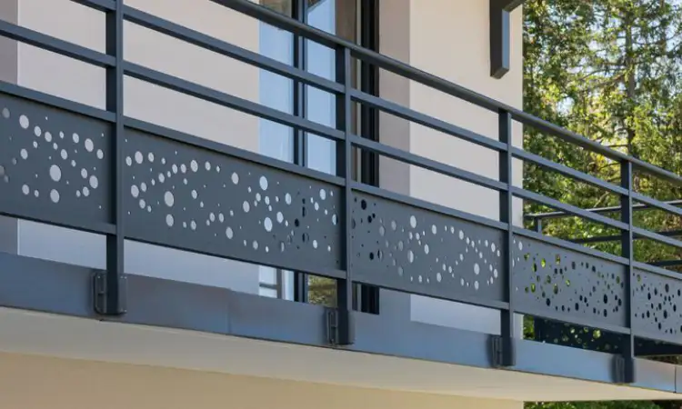 Pagar balkon plat laser cut, Sumber: pinimg.com
