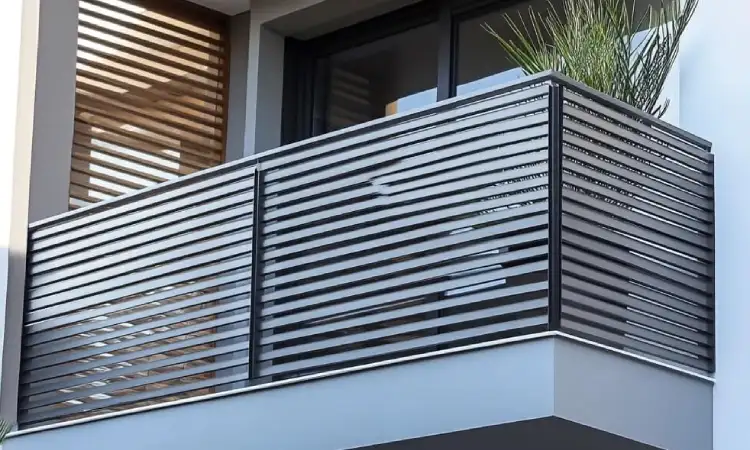 Pagar balkon tanpa ornamen, Sumber: interiorcompany.com