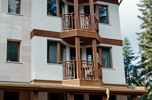 Pagar balkon kayu minimalis. Sumber: istockphoto.com