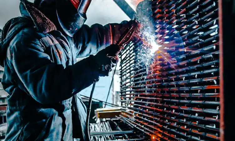 Keamanan menggunakan alat las, Sumber: pexels.com