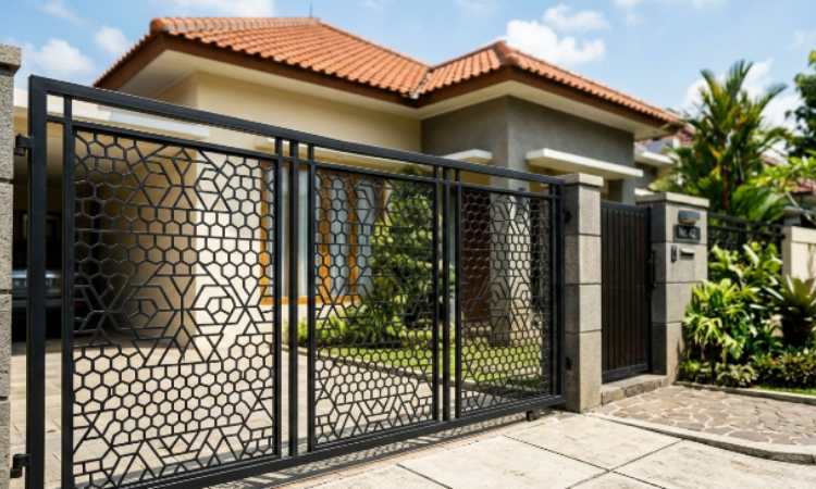 Pagar baja geometris, Sumber: medcom.id