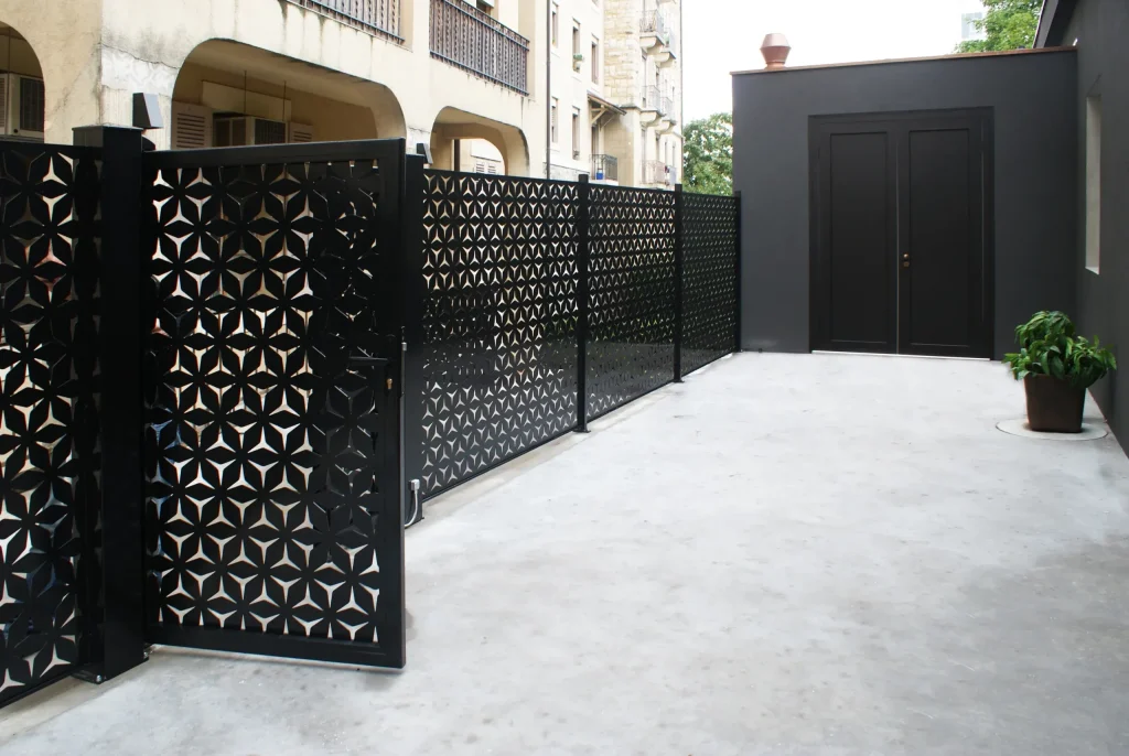 Pagar Laser Cut. Sumber: Imagekit.io