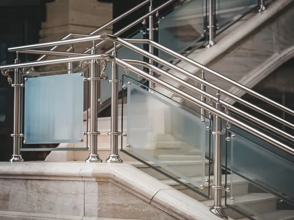 Foto desain railing kombinasi stainless dan kaca