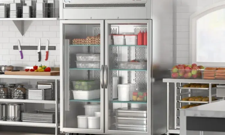Kulkas dengan pintu kaca, Sumber: webstaurantstore.com