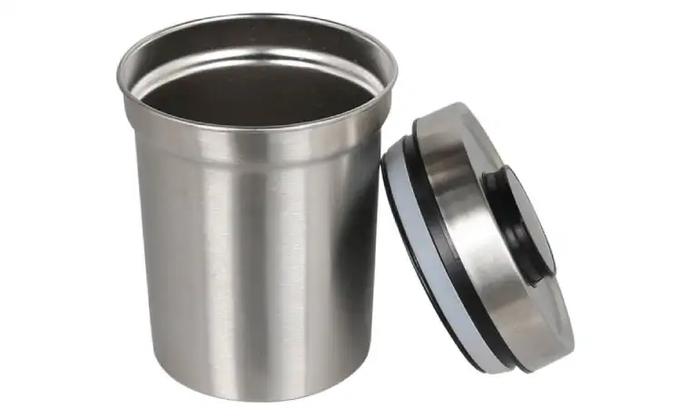 Toples dengan tutup tekan, Sumber: core77.com