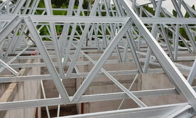 Pertimbangan menggunakan rangka atap besi, Sumber: blkp.co.id