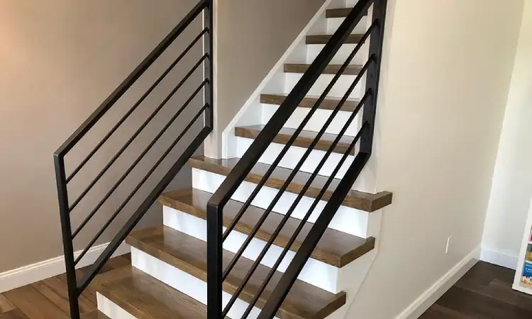 Railing tangga dari besi, Sumber: creativeforge.com