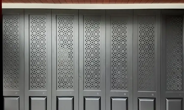 Pintu lipat besi motif, Sumber: isu.pub