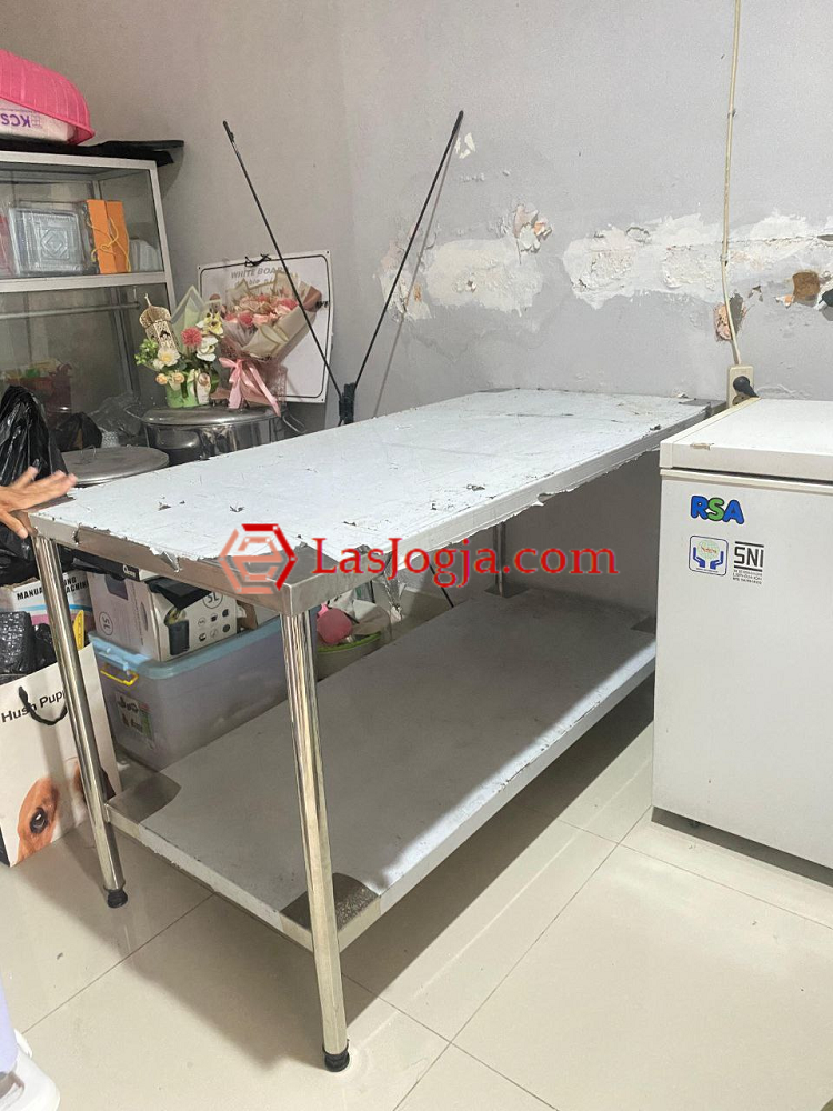 Hasil jadi pembuatan meja stainless, Sumber: doc pribadi