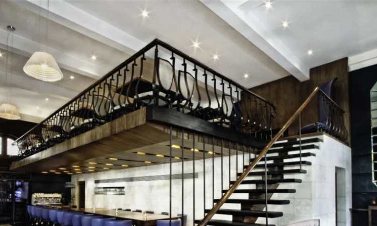 Cafe mezzanine monokrom, Sumber: jayaintero.id