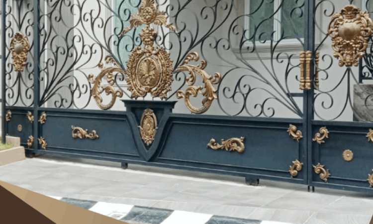 Pagar Besi Tempa Ornamen Emas, Sumber: jagobesitempa.com