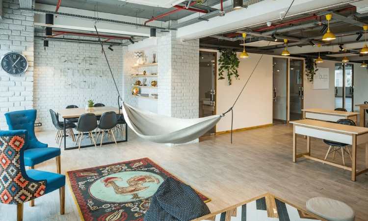 Ruang santai dengan hammock gantung, Sumber: hemmenshammock.com