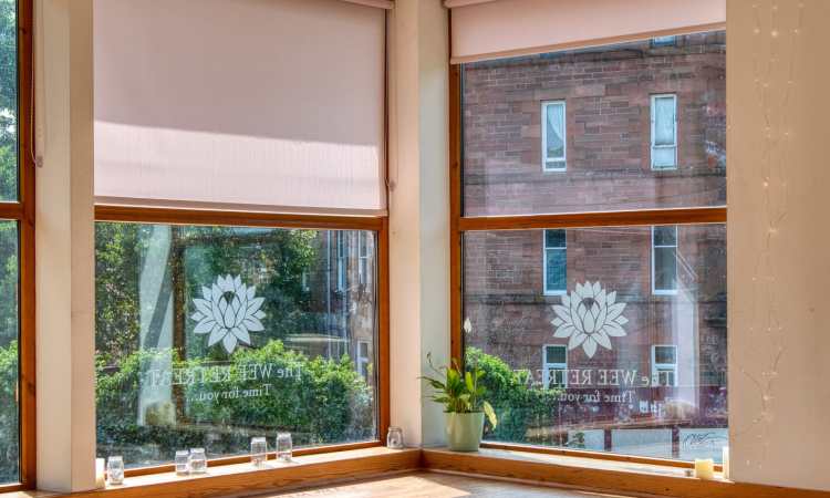 Studio yang menghadap taman, Sumber: theweeretreat.co.uk